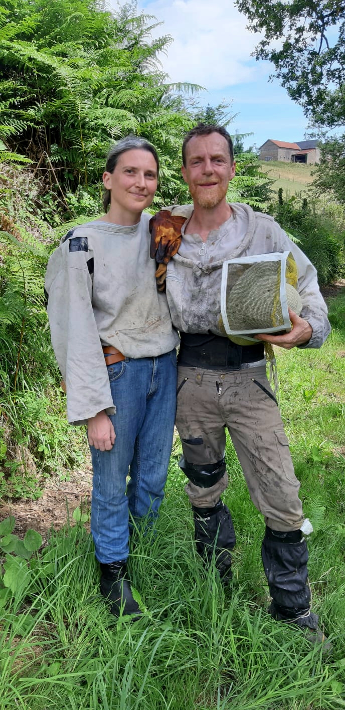 UTPLA apiculteur Fabien et Laurie GOURRAT