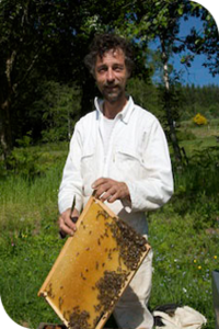 UTPLA apiculteurLaurent et Anne-Marie C.